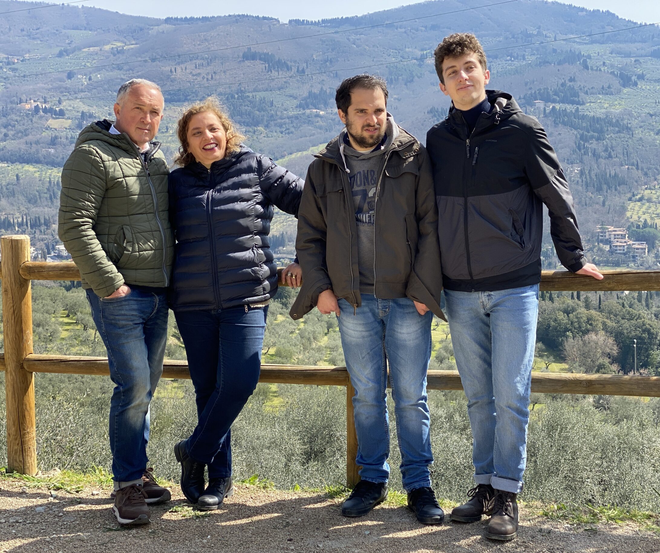 La famiglia Ronca al completo: Luciano, Renza, Manuel e Daniel